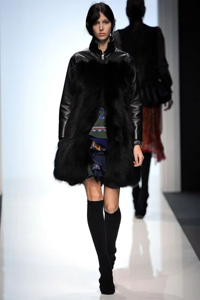Look 16